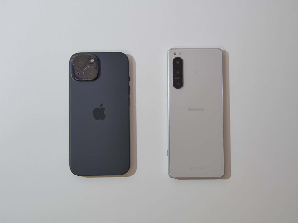 楽天モバイル対応スマホ(左：iPhone15　右：Xperia5Ⅳ)